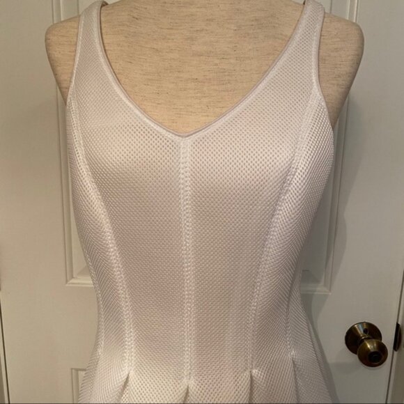 W WORTH DRESS FIT FLARE WHITE SLEEVELESS V-NECK Size 6 SCUBA FABRIC - Picture 4 of 12